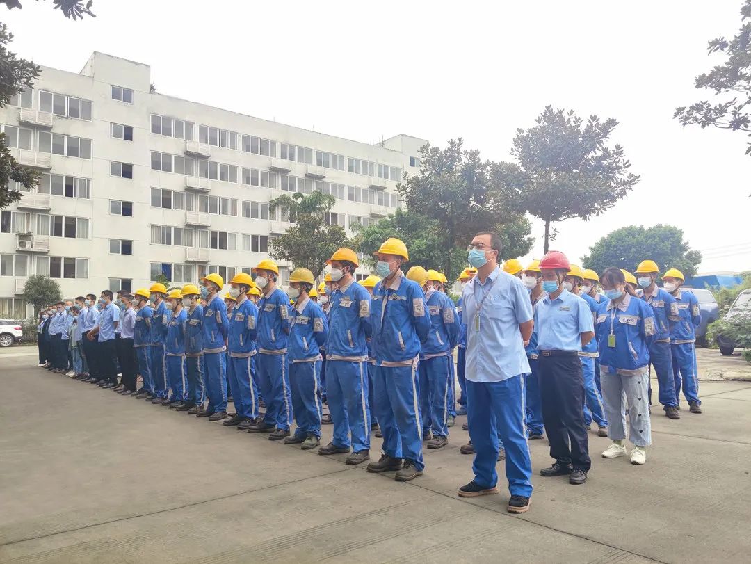 藍海智裝復工首日召開了“百日品質攻堅戰”誓師大會